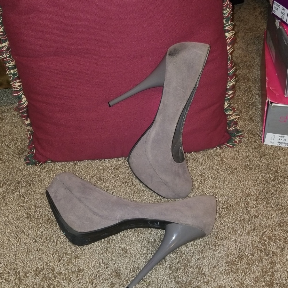 Pumps - Picture 2 of 2